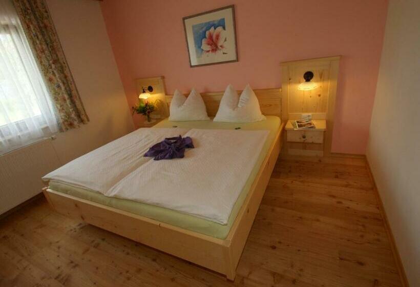 شقة غرفتين نوم مزودة بشُرفة, Biobauernhof Nussbaumer