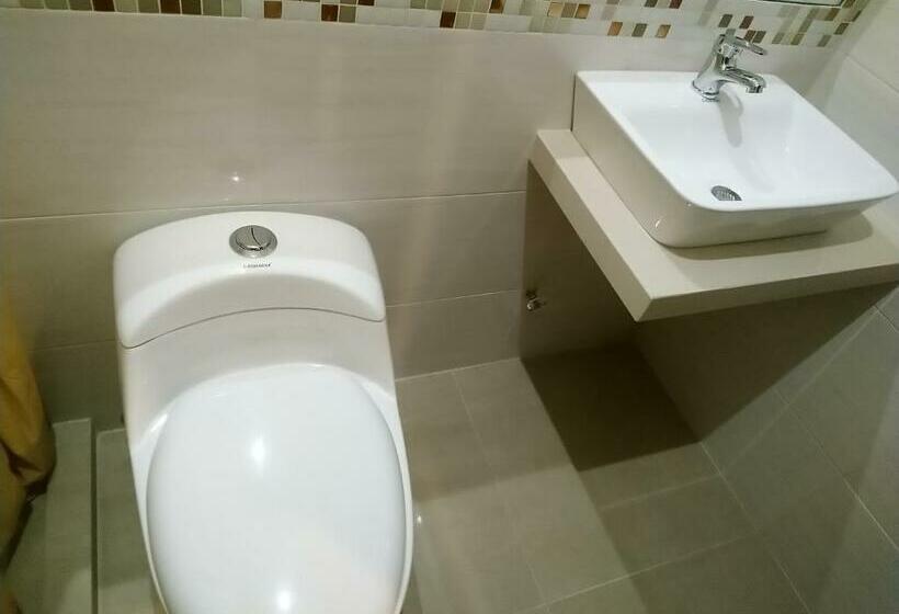 스탠다드 트리플 룸, Hostal Perla Real Inn