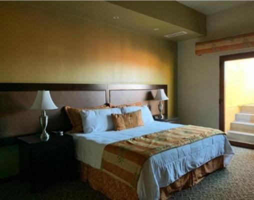 جناح, 1915 Inn & Suites