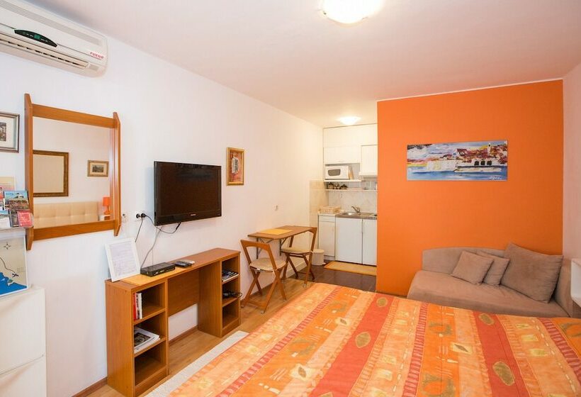 带海景的标准工作室, Studio Apartment Andrijana