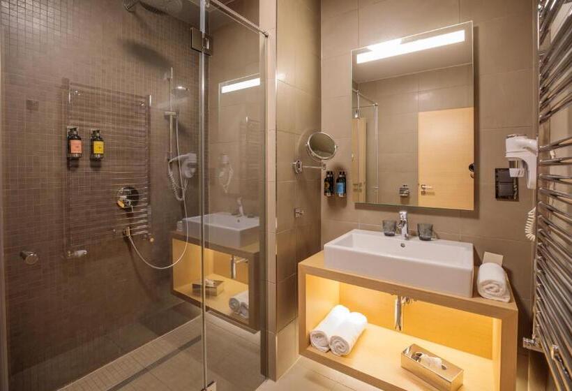 غرفة سوبيريور مزودة بشرفة, Avalon Resort & Spa