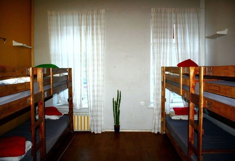 سرير فى غرفة مشتركه, Old Flat Hostel Na Sovetskoy