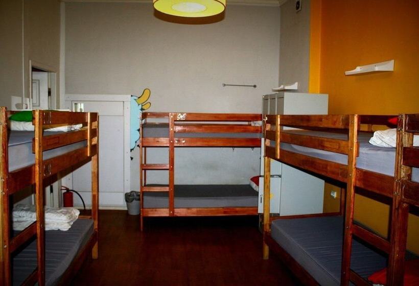 سرير فى غرفة مشتركه, Old Flat Hostel Na Sovetskoy