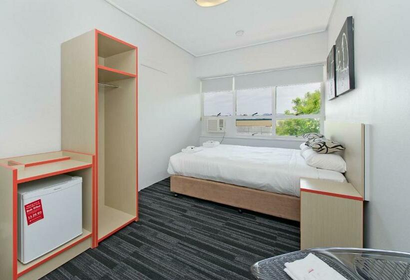 חדר מוזל מקלחת משותפת, Prince Of Wales