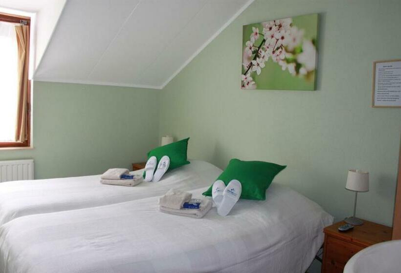 带共用浴室的标准房间, Rene's B&b