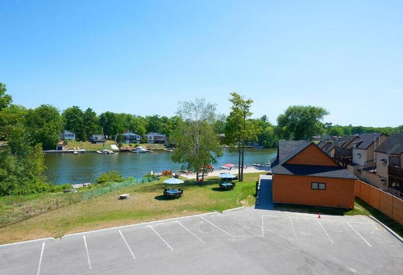 Четырехместный Номер Стандарт с Балконом, Wasaga Riverdocks Hotel Suites