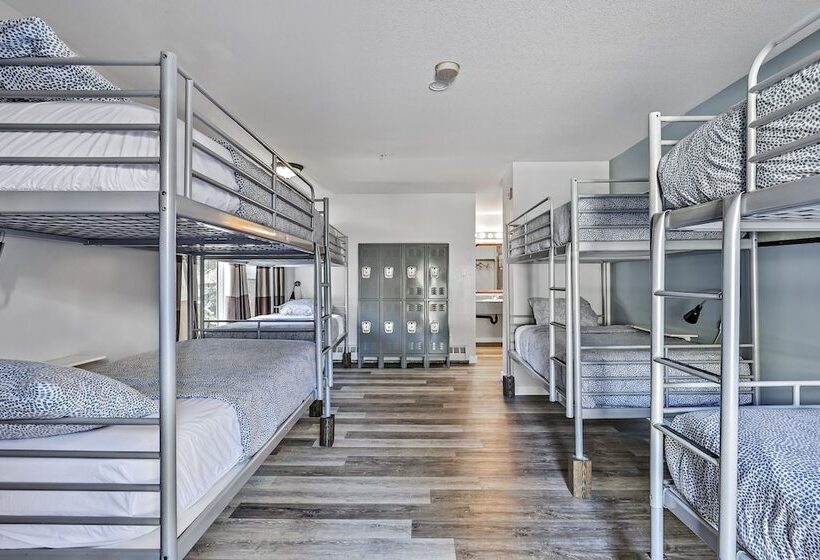ルームシェアのワンベッド, Samesun Banff Hostel