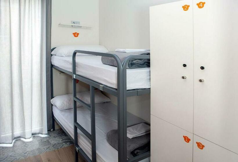 اتاق استاندارد چهار تخته, Meeting Point Hostels
