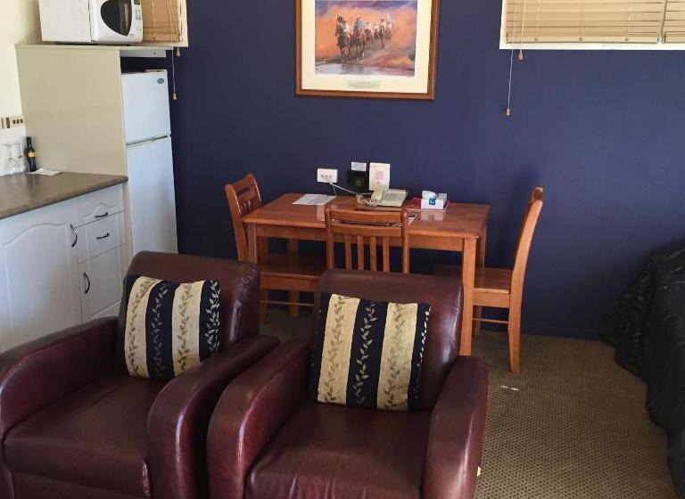 발코니가 있는 스위트, Criterion Hotel Motel Rockhampton