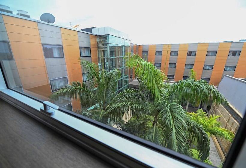 带花园景观高级房间, Radisson Blu Hotel, Abidjan Airport