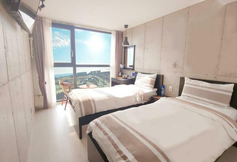 Номер Стандарт, Stay Interview Jeju