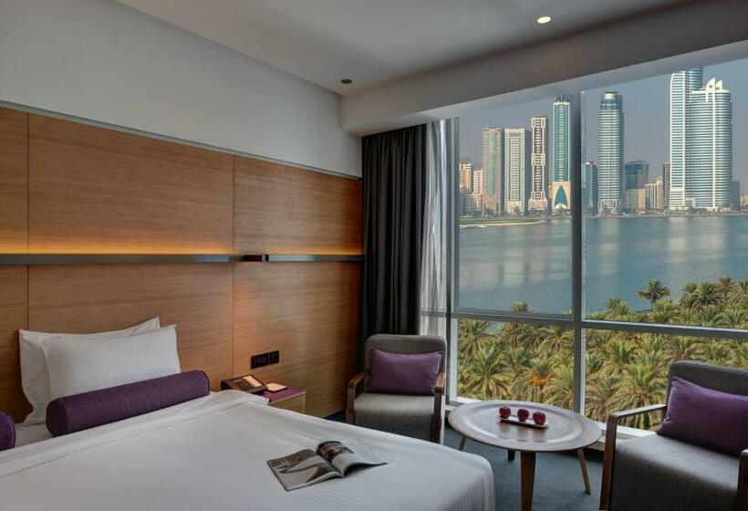 Номер Премиум Вид на Озеро, The Act Hotel Sharjah