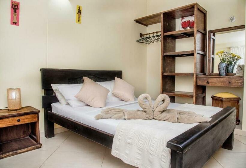 Номер Стандарт, Macondo Hostel