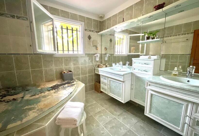 Апартаменты Deluxe 1 Спальня, Chambres D'hôtes Les Noisetiers