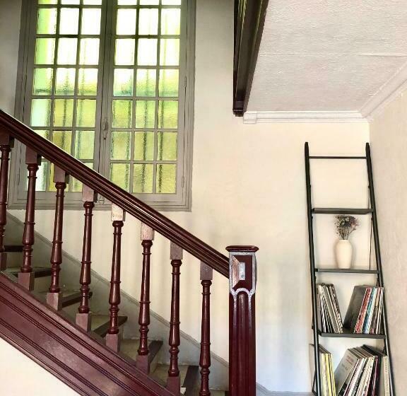 اتاق لوکس با بالکن, B&b Villa Roumanille