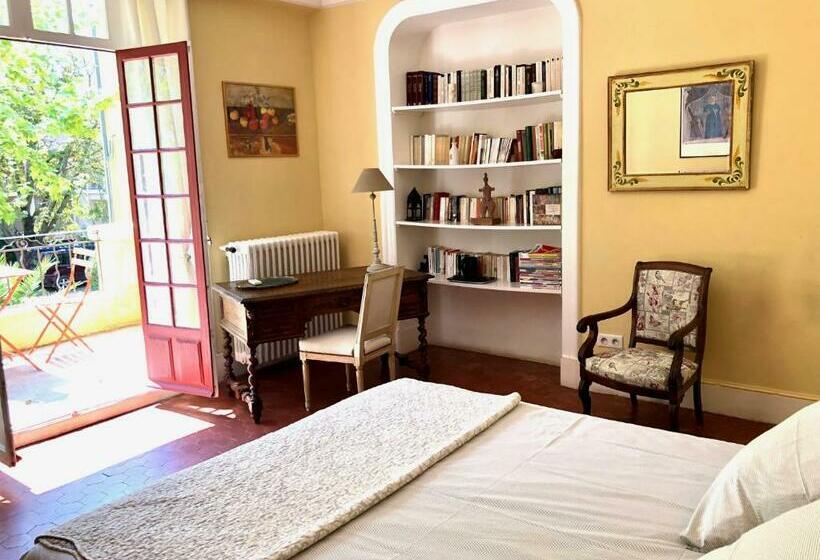 اتاق لوکس با بالکن, B&b Villa Roumanille