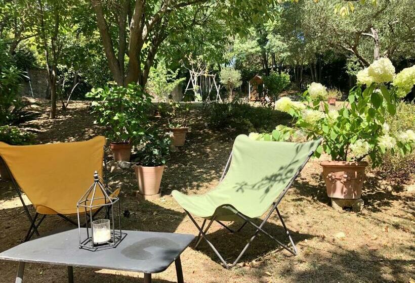 اتاق لوکس با بالکن, B&b Villa Roumanille