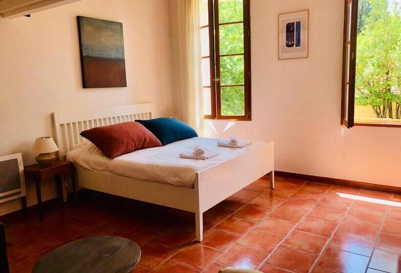 اتاق لوکس, B&b Villa Roumanille