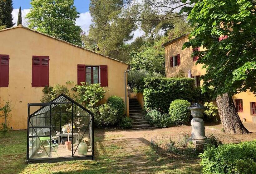 اتاق استاندارد با چشم‌انداز باغ, B&b Villa Roumanille