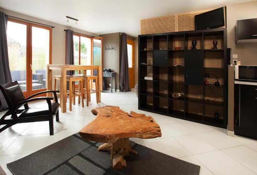 스탠다드 스튜디오, Les Terrasses De Castelnau