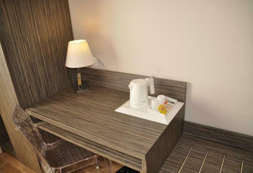 غرفة قياسية, Le Caiman