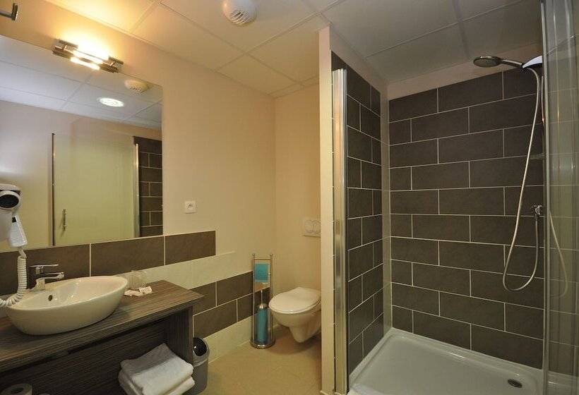 غرفة قياسية ثلاثية, Le Caiman