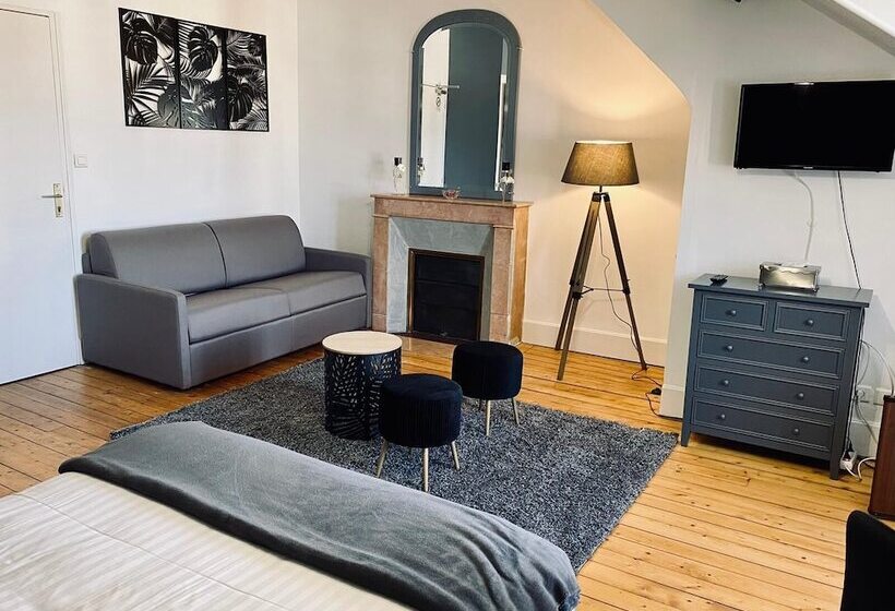 Семейный Номер, Logis Hotel La Tourelle Du Beffroi