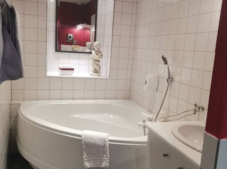 Номер Superior, Logis Hotel La Tourelle Du Beffroi