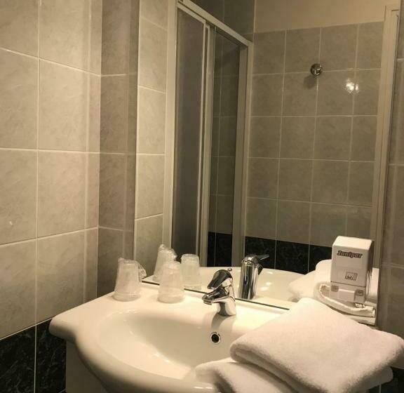 חדר סטנדרט, Hôtel La Colombiere Cantal