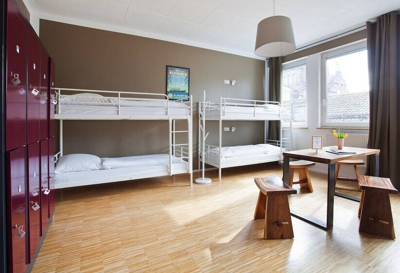 共用房间的床, Five Reasons Hostel &