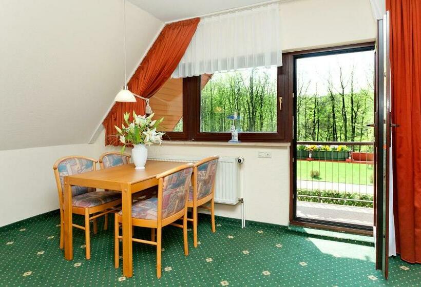 Семейный Номер, Restaurant & Hotel Baumhaus Hagen