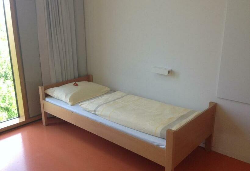 اتاق استاندارد سه نفره, Jugendherberge Stuttgart Neckarpark