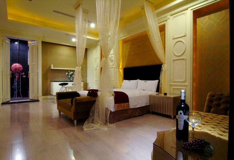 اتاق سوپریور, Takao Love Motel