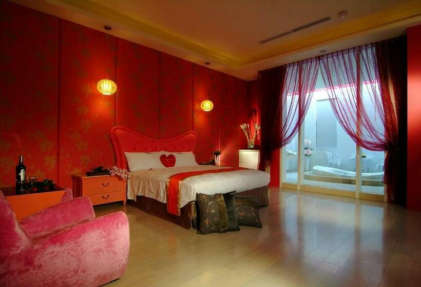 اتاق استاندارد, Takao Love Motel