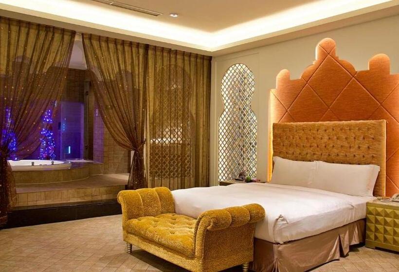 اتاق استاندارد, Takao Love Motel