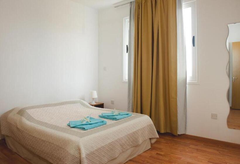 Апартаменты 2 Спальни с Балконом, Valentinos Apartments