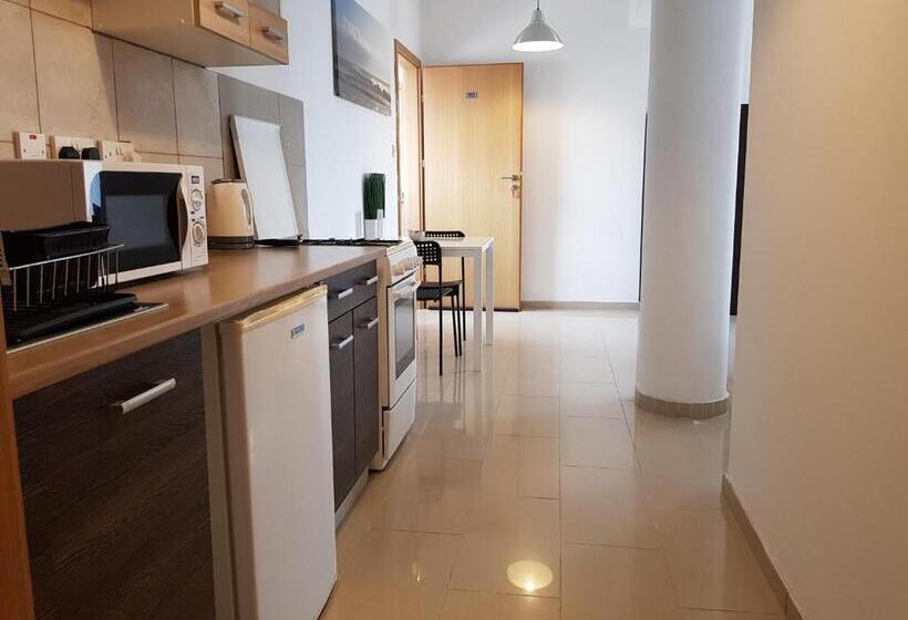 Студио Стандарт с Балконом, Valentinos Apartments