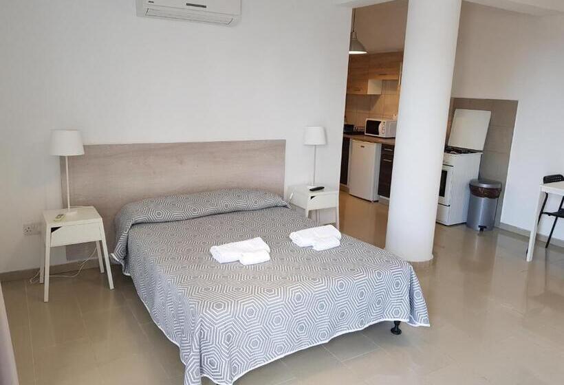 Студио Стандарт с Балконом, Valentinos Apartments
