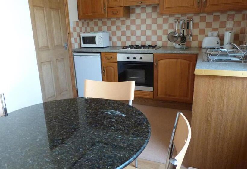 Apartamento 2 Dormitórios, Hurst Dene Apart