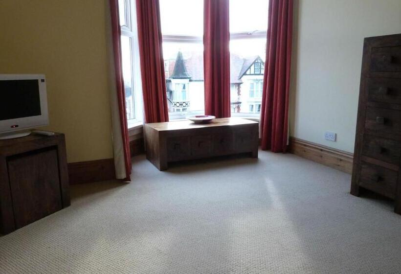 Apartamento 1 Dormitório com Sacada, Hurst Dene Apart