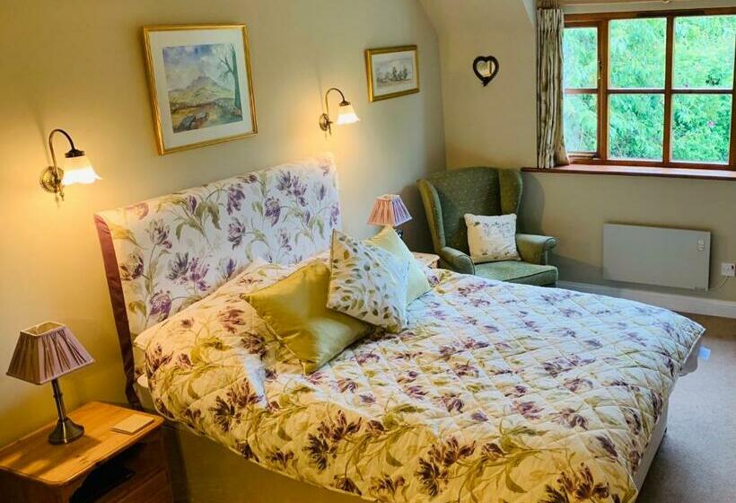 Номер Стандарт, Sayang House