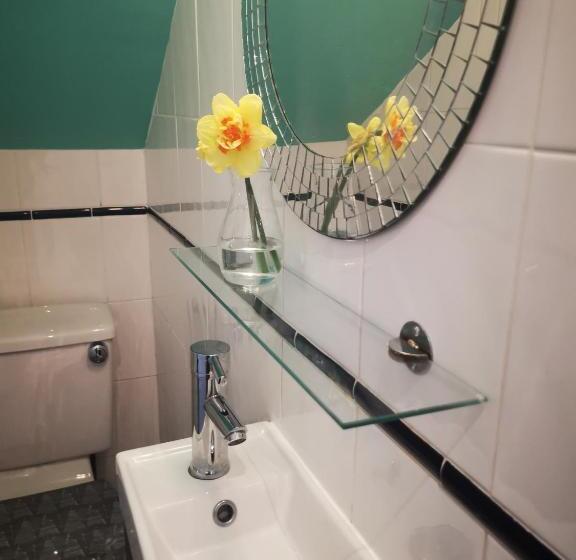 اتاق استاندارد با چشم‌انداز باغ, The Hut Wales   A Sea Front Inn