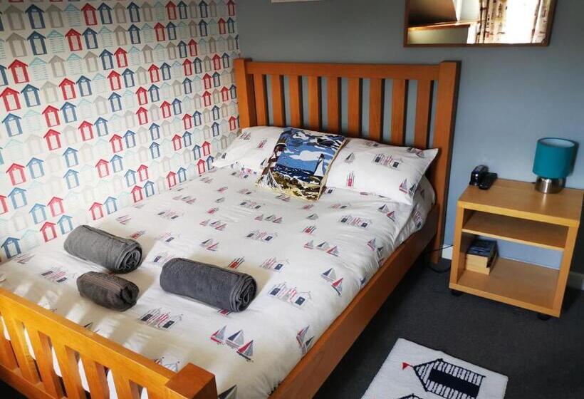 اتاق استاندارد با چشم‌انداز باغ, The Hut Wales   A Sea Front Inn