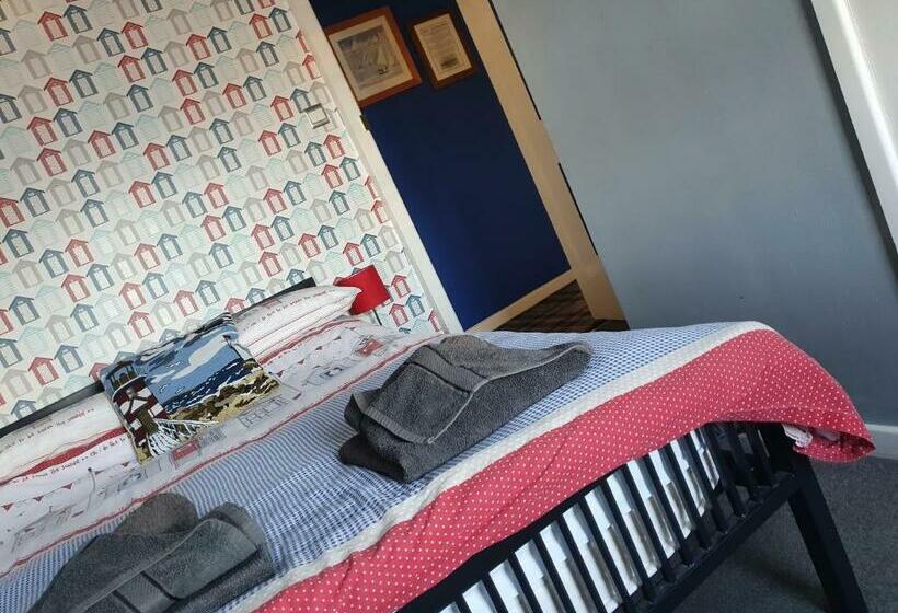 اتاق استاندارد, The Hut Wales   A Sea Front Inn
