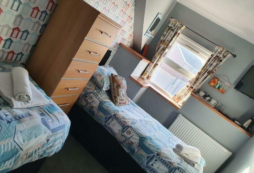 اتاق استاندارد, The Hut Wales   A Sea Front Inn