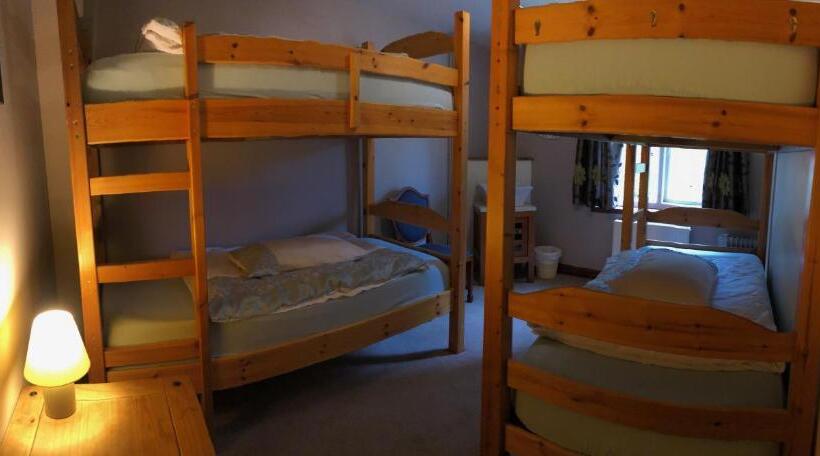 Четырехместный Номер Стандарт, Lledr House Hostel Near Two Zip World Sites