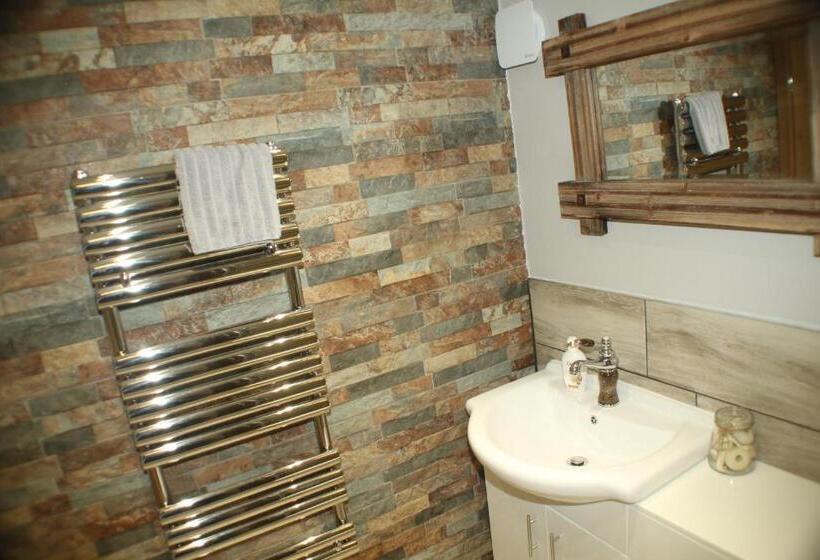 Семейный Номер Совместный Санузел, Lledr House Hostel Near Two Zip World Sites
