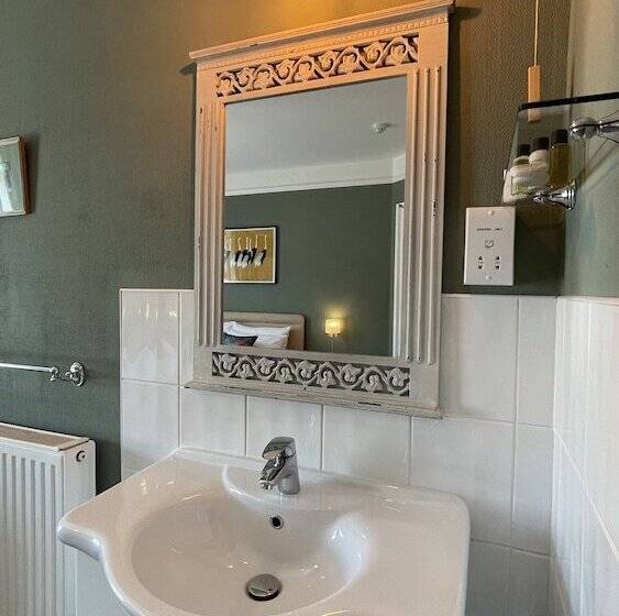 Номер Стандарт с Балконом, Southcliffe B&b