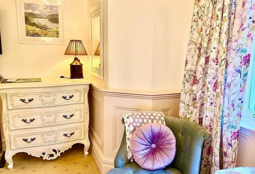 סוויטה, Storrs Gate House