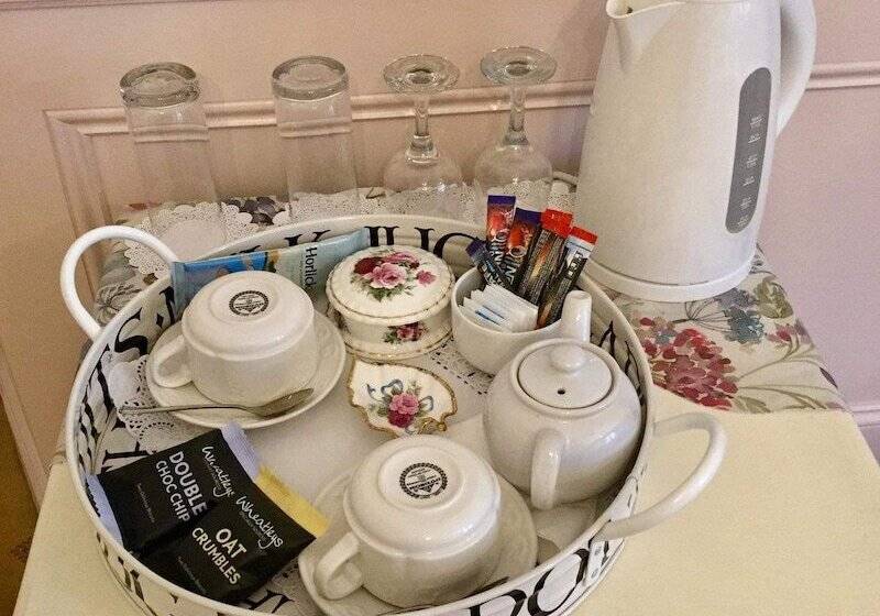 סוויטה, Storrs Gate House